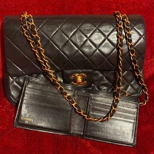 🖤 VINTAGE Chanel bifold wallet